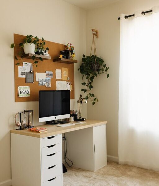 Simple Tips for Creating a Relaxing and Productive Home Office Environment