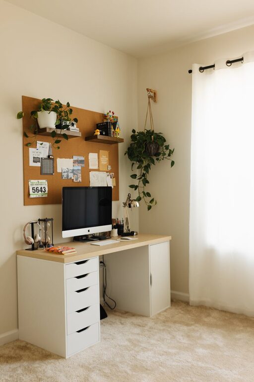 Simple Tips for Creating a Relaxing and Productive Home Office Environment